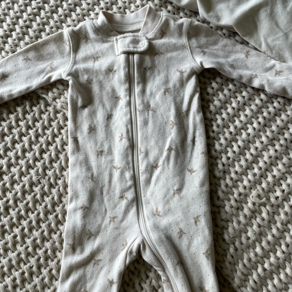 Quincy Mae Zip Long Sleeve Sleeper Footie || Doves - Picture 1 of 4
